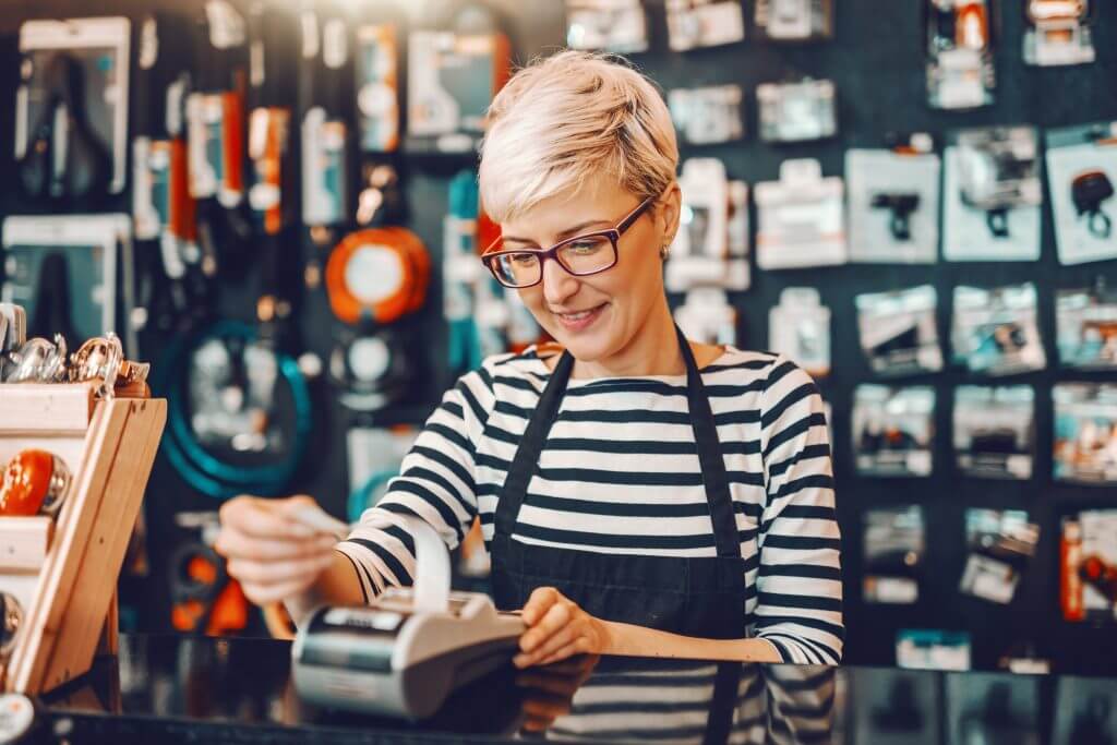 Retail-store-woman-using-credit-card-machine